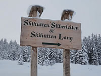 Wegweiser zur Skihütte Lang in Österreich