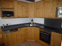 Küche mit Granitplatte