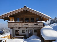 Sonne pur auf der Terrasse der Skih&uuml;tte